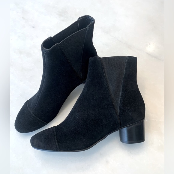 NIB Rebecca Minkoff Izette Booties in Black Oiled Suede Size 9 - Picture 3 of 15